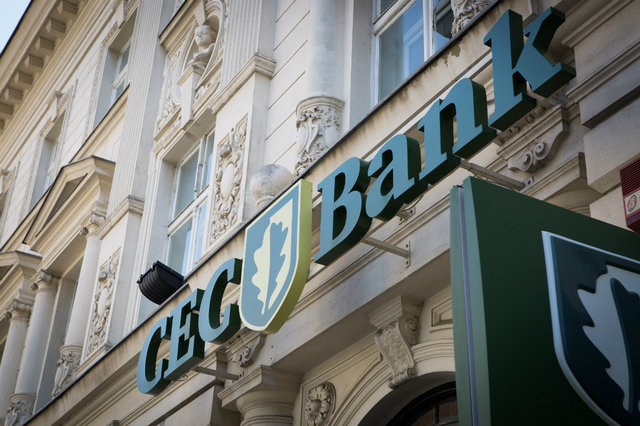 Trimiterea de fonduri în străinătate, disponibilă în agenţiile CEC Bank
