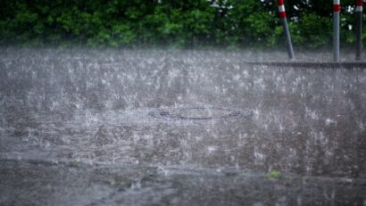 România, lovită de un val de vreme severă. ANM anunță ploi, grindină și răcire accentuată