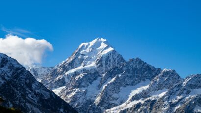 Record pe Everest: 274 de alpiniști au urcat într-o singură zi