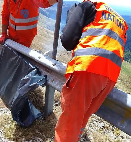 Lucrările de deszăpezire pe Transalpina, aproape de finalizare