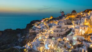 Grecia schimbă regulile pentru turiști în 2026: amenzi mai mari, controale și taxe suplimentare