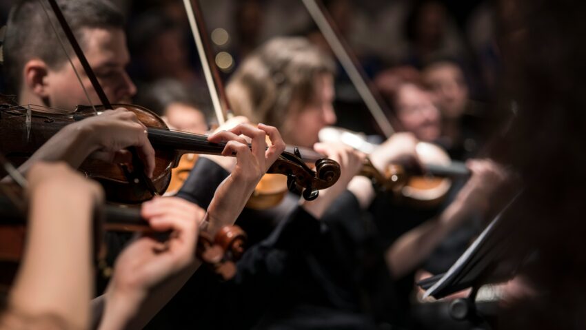 Filarmonica Oltenia aduce la Craiova un concert inspirat din rafinamentul francez și folclorul românesc