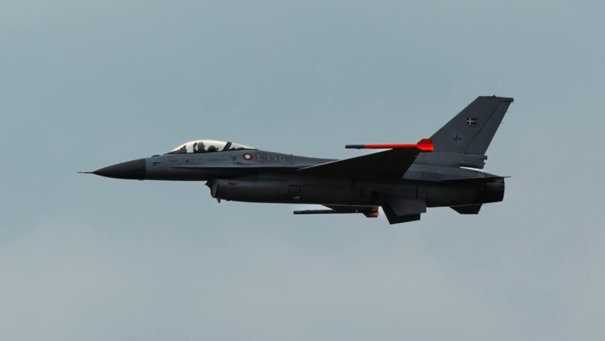 Pilot român de F-16, intervenție spectaculoasă deasupra Estoniei. O dronă militară, doborâtă dintr-un singur foc