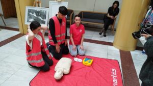 Crucea Roșie/Primul defibrilator cu acces public, la biblioteca județeană din Râmnicu Vâlcea