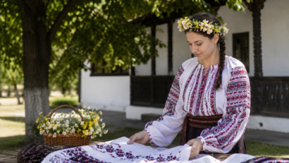 Craiova se îmbracă în ie de Sânziene