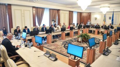 Miniștrii cabinetului Veștea sunt audiați în comisiile parlamentare