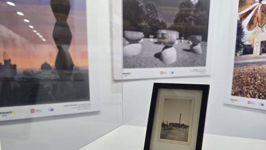 Schița Coloanei fără Sfârșit, realizată de Constantin Brâncuși, a fost expusă la Parlamentul European