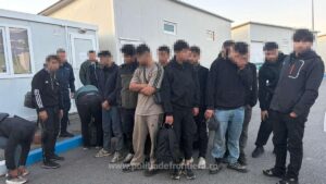 Migranți irakieni descoperiți ascunși într-un camion, la Calafat