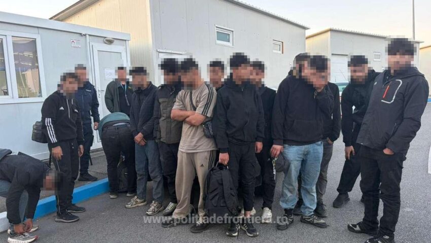 Migranți irakieni descoperiți ascunși într-un camion, la Calafat