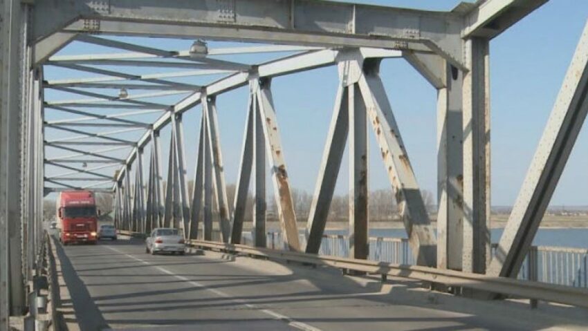 Circulaţia rutieră - închisă pe podul Giurgiu-Ruse