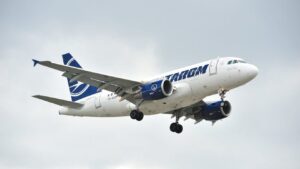 O aeronavă din flota TAROM va purta numele lui Mircea Lucescu