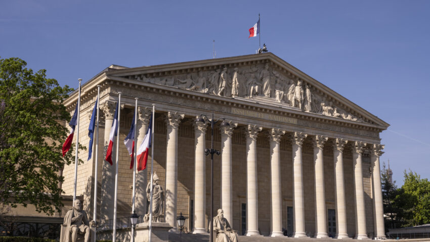 Franța interzice rețelele de socializare pentru minorii sub 15 ani