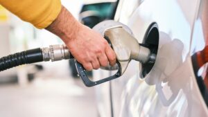 Carburanții s-ar putea ieftini în perioada următoare