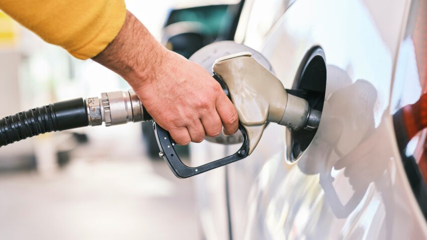Carburanții s-ar putea ieftini în perioada următoare