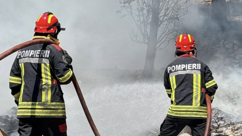 România prelungește cu încă două săptămâni misiunea contingentului de pompieri din Franța