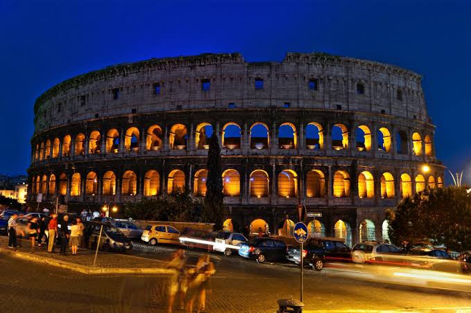 Turism nocturn în Italia. Muzeele și magazinele își prelungesc programul din cauza căldurii extreme