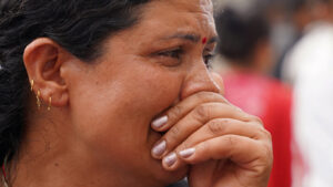Peste 350 de morți și aproximativ 1.500 de dispăruți după inundațiile din Nepal