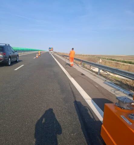 Circulație restricționată pe DEx12 după un accident. Peste 30 de metri de parapet au fost distruși