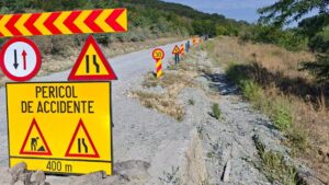 Dolj: Încep lucrările de reparare a drumului 606A afectat de o alunecare de teren