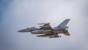 Dronă maritimă de mici dimensiuni, lovită de o aeronavă F-16 a Forțelor Aeriene Române