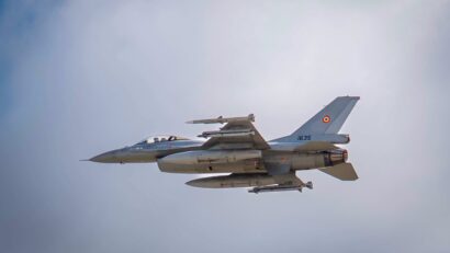 Dronă maritimă de mici dimensiuni, lovită de o aeronavă F-16 a Forțelor Aeriene Române