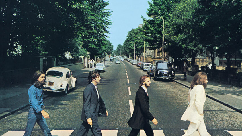 Filmele despre Beatles au început să recreeze celebra traversare de pe Abbey Road