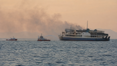 Cinci morți și 41 de dispăruți după incendiul unui feribot
