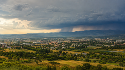 Prognoza meteo. Căldură în sud și furtuni în zonele nordice și montane