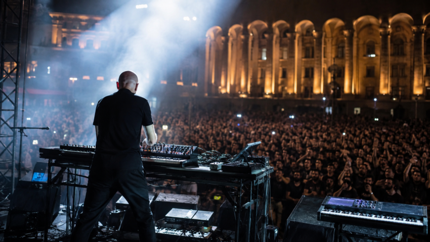 Moby vorbește despre inteligență artificială și viitorul muzicii după primul său concert în Georgia
