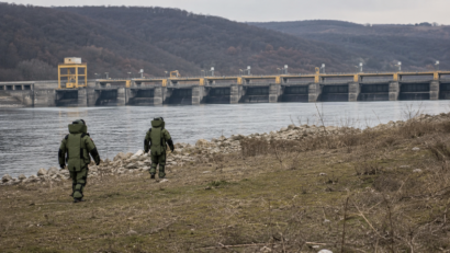 Două proiectile de mortier au fost scoase din Jiu, lângă barajul Ișalnița