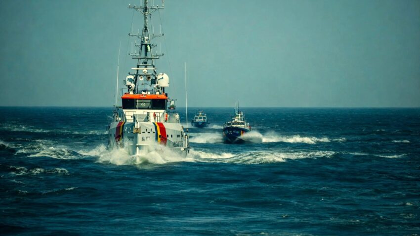 Garda de Coastă: Intervenție pentru salvarea echipajului unei nave care s-a scufundat în Marea Neagră