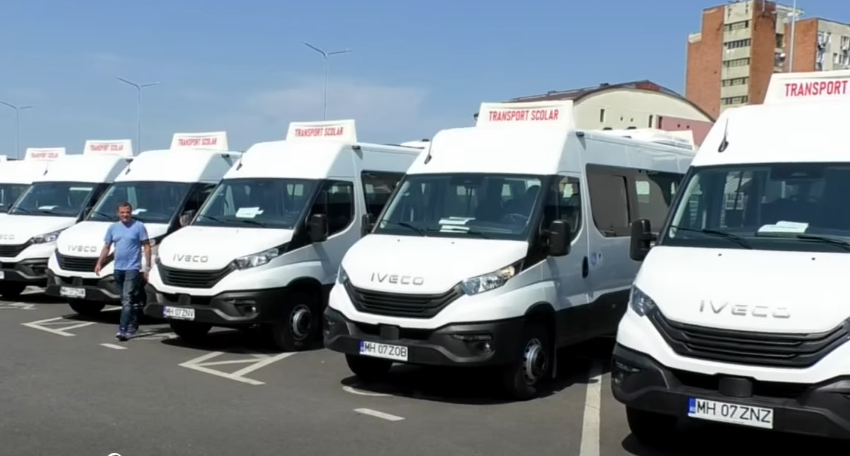 Mehedinți: Încă șapte microbuze moderne pentru transportul elevilor din județ