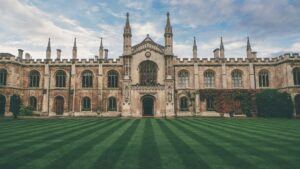 O absolventă din Târgu Jiu a fost admisă la Universitatea Yale