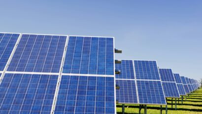 România accelerează tranziția energetică: mii de megawați noi în sistem