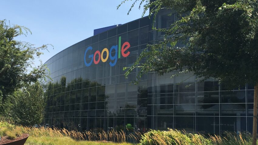 Google semnează cel mai mare acord al său pentru eliminarea carbonului