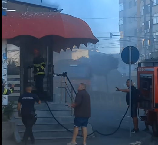 Pompierii au intervenit sâmbătă la un incendiu în Craiova