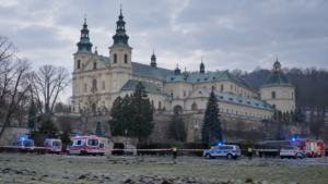 Un mort și patru răniți într-un atac cu cuțitul la o mănăstire din Polonia