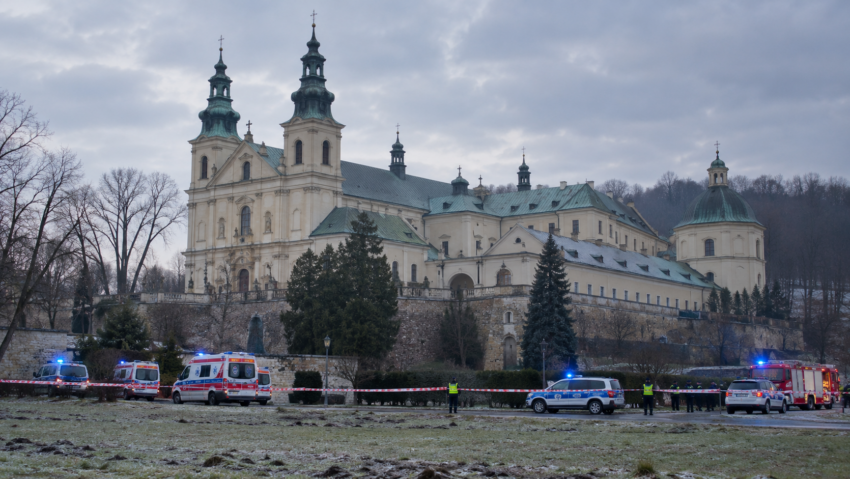Un mort și patru răniți într-un atac cu cuțitul la o mănăstire din Polonia
