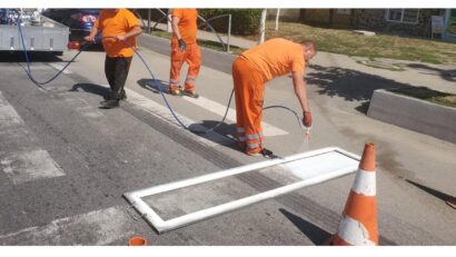 Se execută marcaje rutiere pe DN 67B