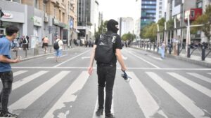 Continuă cercetările în urma protestului violent din Piața Victoriei