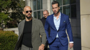 Fraţii Tate, trimişi din nou în judecată, în România, pentru trafic de minori şi spălare de bani