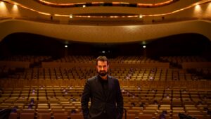 Celebrul harpist Xavier de Maistre deschide noua stagiune a Orchestrei de Cameră Radio, la Sala Radio