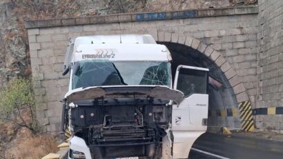 Accident rutier pe DN6, în zona Gura Văii, județul Mehedinți – circulația se desfășoară pe o singură jumătate a părții carosabile