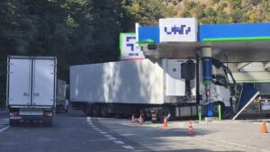 IPJ Vâlcea: Accident grav în incinta unei staţii de alimentare cu carburant din Călimăneşti