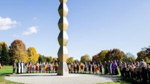 Târgu Jiu: Procesiune dedicată împlinirii a 88 de ani de la inaugurarea Ansamblului Monumental „Calea Eroilor”