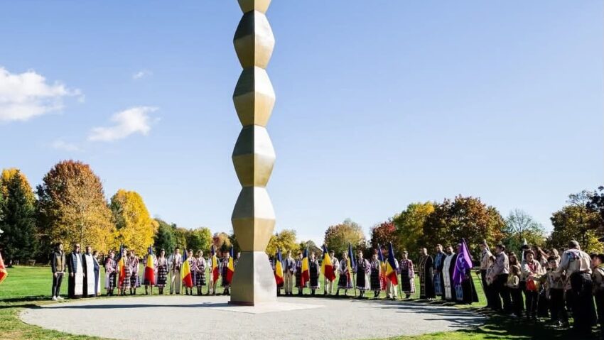Târgu Jiu: Procesiune dedicată împlinirii a 88 de ani de la inaugurarea Ansamblului Monumental „Calea Eroilor”