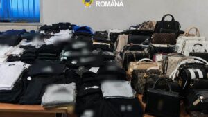 Marfă contrafăcută descoperită de polițiștii gorjeni