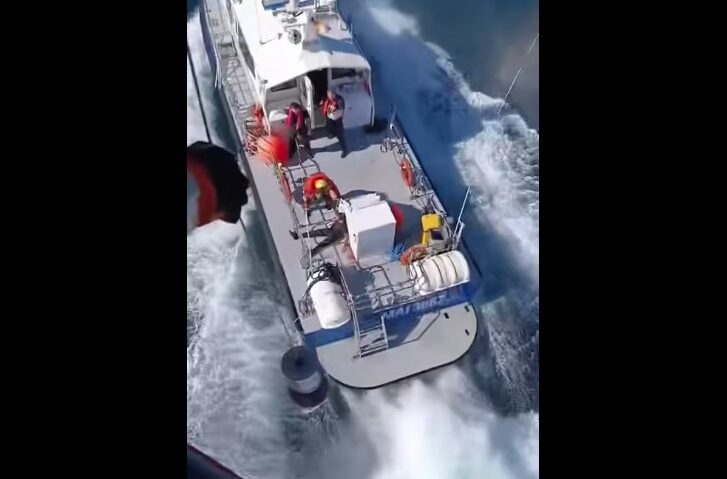 11 marinari au fost salvaţi, 2 - găsiţi decedaţi, după incendiul la bordul unei nave în Marea Neagră